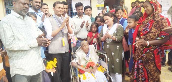 A 111-year-old grandmother in Gadchiroli went to the polling station and cast her vote