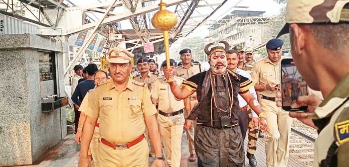 Awareness through street play at Dombivli Railway Station